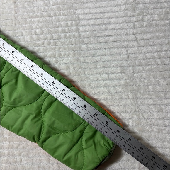 Forever 21
Girls Quilted Colorblock Puffer Jacket (Kids) in Green, SZ 9/10 NWT - Picture 5 of 5